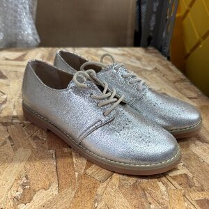 NWT Tucker and Tate girls Silver Metallic Lace-Up Oxford size 1